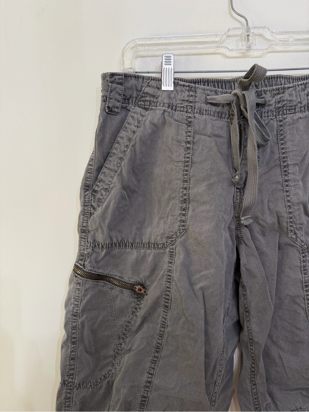 BDG Urban Outfitters Sidekick Cotton Barrel Utility Capris Y2K Grey Women’s M - Picture 3 of 9